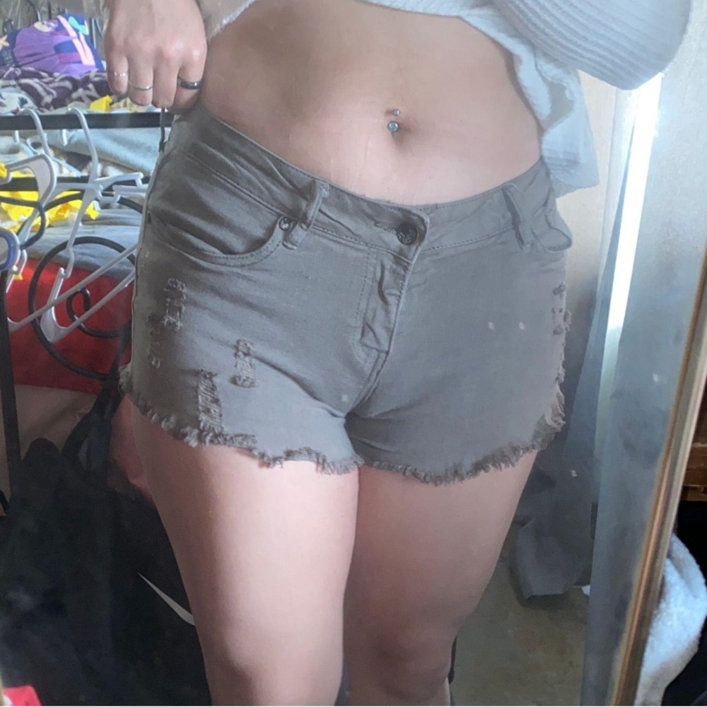 Comfy green shorts - Picture 2 of 6
